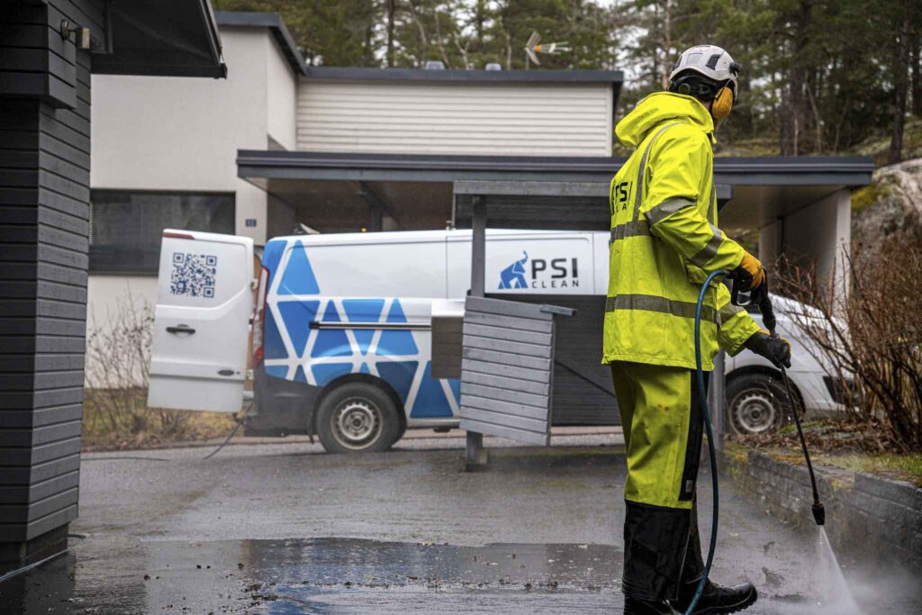 Asfaltin pesu Turussa.